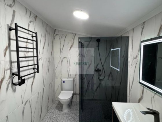 Продам велику 2- кімнатну квартиру з новим готовим ремонтом Кам'янець-Подільський