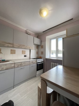 Продам 2к квартиру в центре Черноморска - фото 1