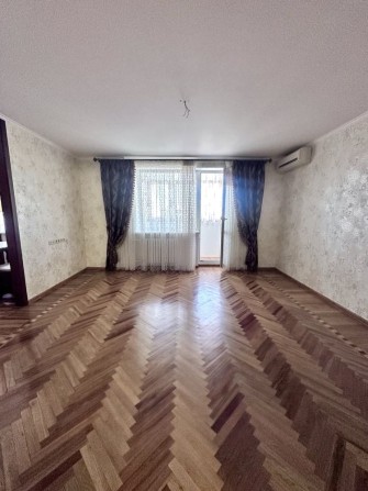 Продам богатую трешку в центре - фото 1