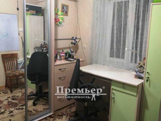 У продажу 2 кімн. комуна в центрі м. Чорноморська Чорноморськ