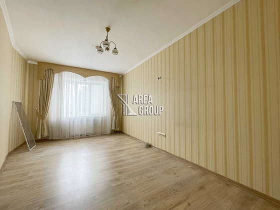 Центр міста! 1-кімнатна квартира-студія на 2-му поверсі. Каменец-Подольский