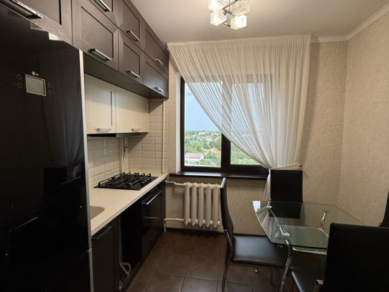 Трикімнатна квартира в центрі міста. Гараж Конотоп