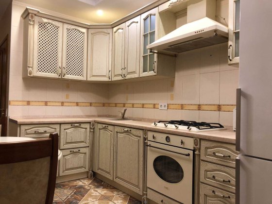 3 кім. кв-ра,біля моря, 115 метрів. ср/8, ремонт Черноморск