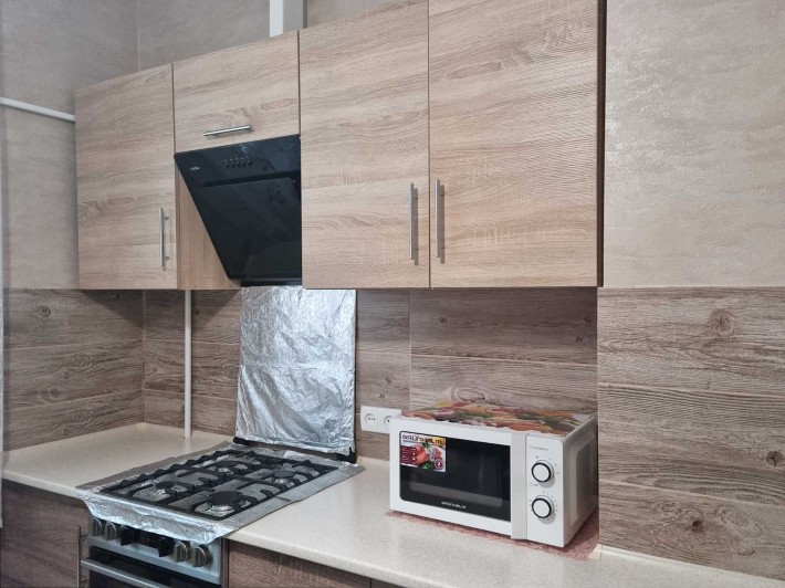 Продам 1-о комнатную квартиру на 4-м микрорайоне с ремонтом - фото 1
