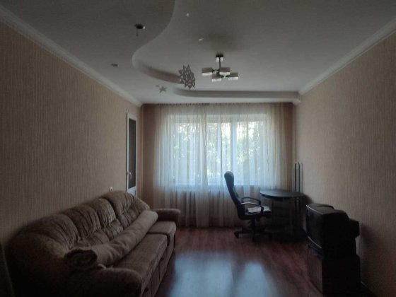 Продам 3-х комнатную квартиру, 2/9 этаж, расположение дома супер. Лозова