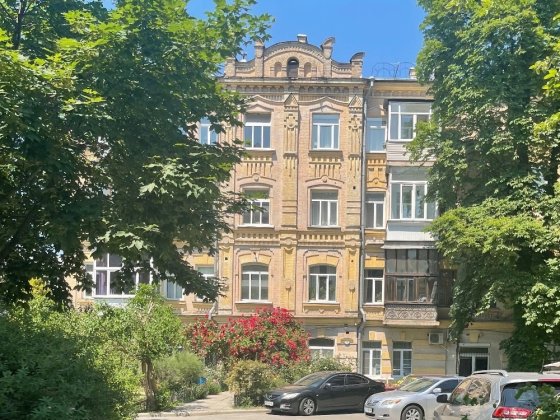 Продам 2 кімнатну квартиру в  історичному Центрі .Хрещатик.Липки.вул. Шовковична 18 Киев