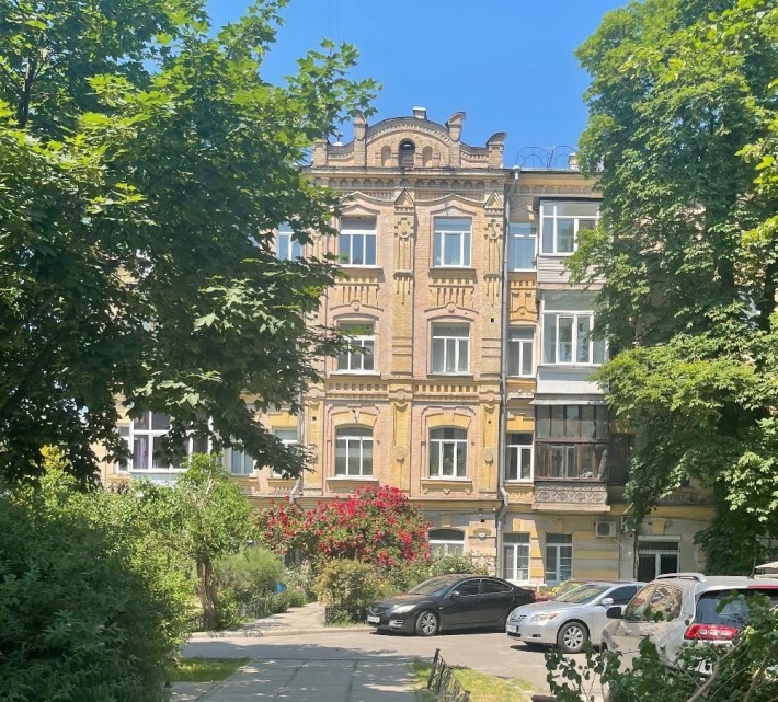 Продам 2 кімнатну квартиру в  історичному Центрі .Хрещатик.Липки.вул. Шовковична 18 - фото 1