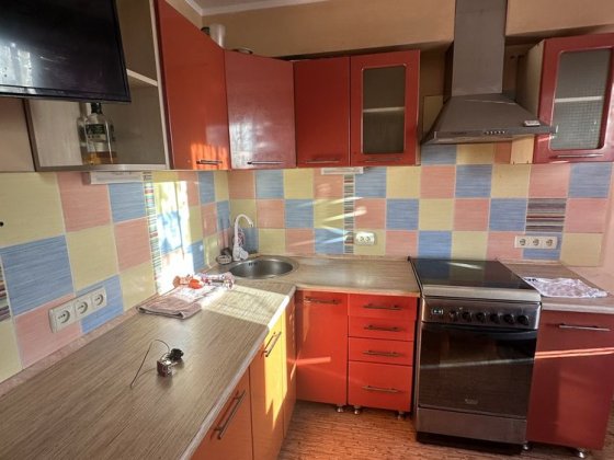 Продам 2-х кімнатну квартиру на 5 - му мікрорайоні Лозовая