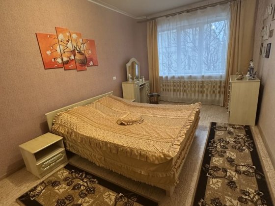 Продам 4-х кімнатну квартиру - чешку Лозовая