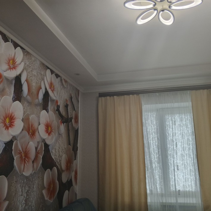 Продаю уютную 2х комнатную квартиру г Мерефа шикарный ремонт с мебелью - фото 1