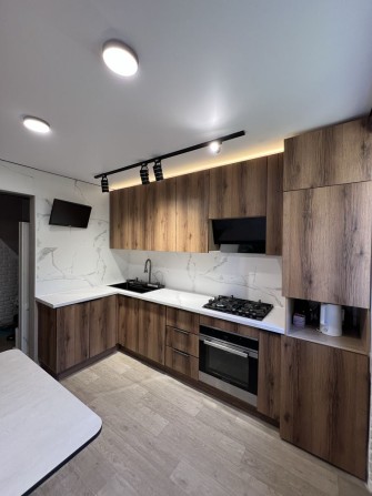 Продам 4-х кімнатну квартиру - фото 1