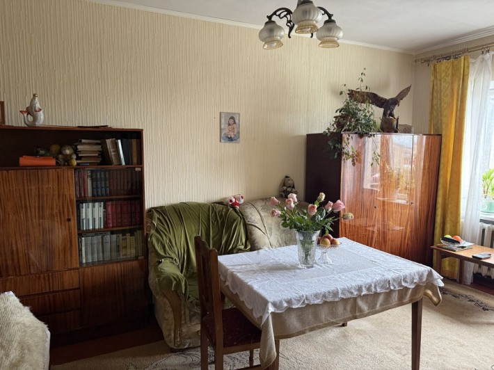 Продаж 2-кімнатної квартири, центр Славути, є балкон та підвал - фото 1