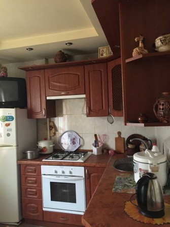 Продам 1 комнатную квартиру в нормальном состоянии - фото 1
