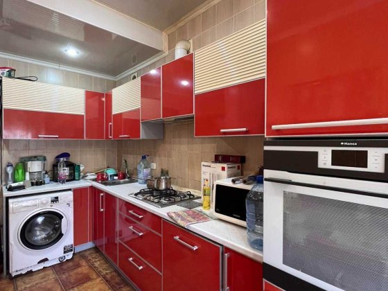 Продается 3-комнатная квартира с ремонтом на ЖД с гаражом 