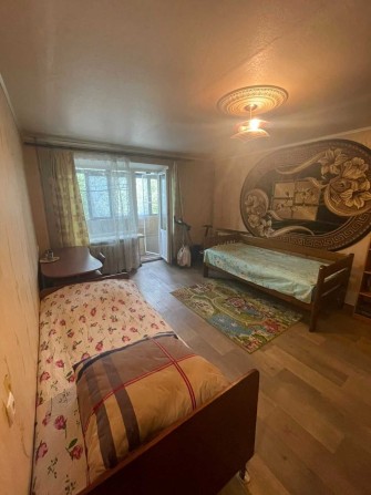 Продается 1-комнатная квартира в центре, чехпроект. - фото 1