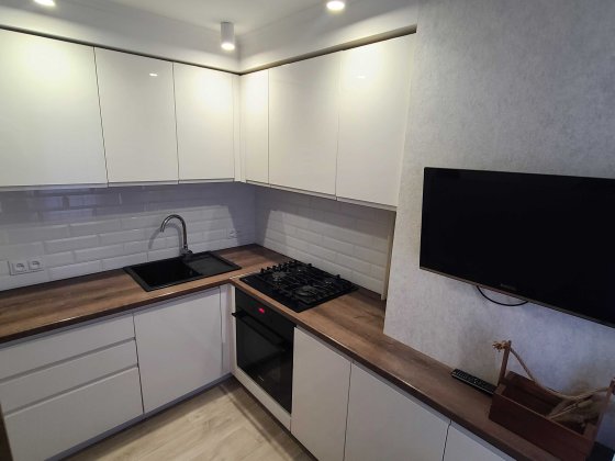 Продам 2-кімнатну квартиру центр 