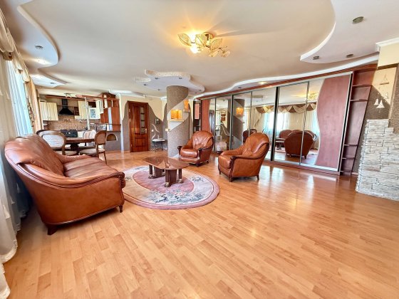 Продається простора трикімнатна квартира в м.Стрий на 2 пов,з ремонтом Стрий