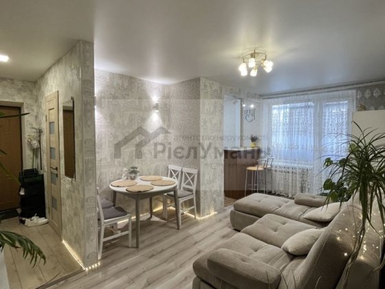 Продаж 3-кімнатна квартира в центрі міста Умань