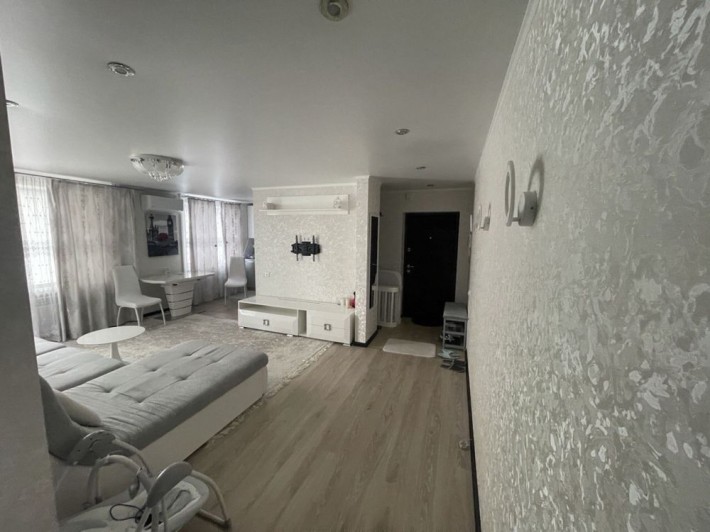 Продам квартиру 3-х комнатную - фото 1