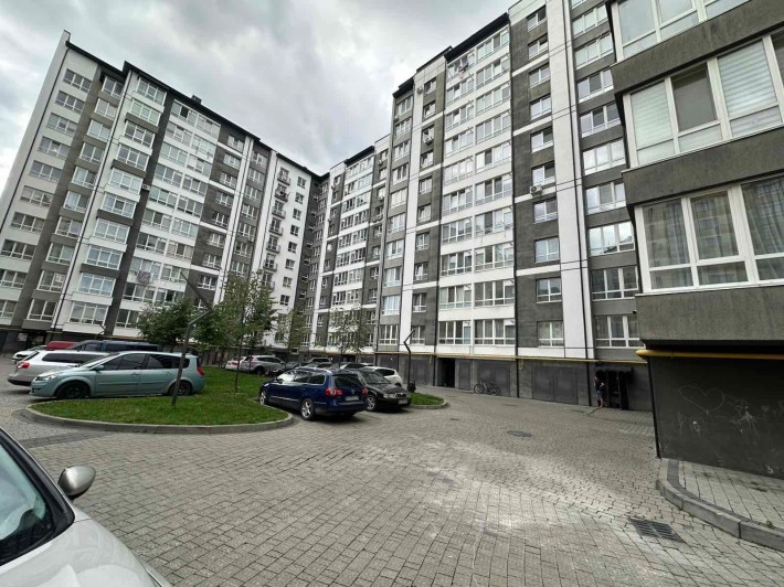 Продаж квартири на Довженка - фото 1