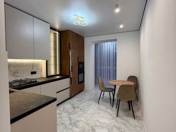 Продаж велика 1-кім сучасний ремонт, 15хв пішки від парку Шевченка. Криховцы