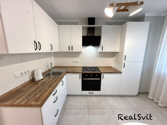Продам 1 кім кв-ру у Чабанах, вул. Покровська, 40-А, метро Теремки - фото 1