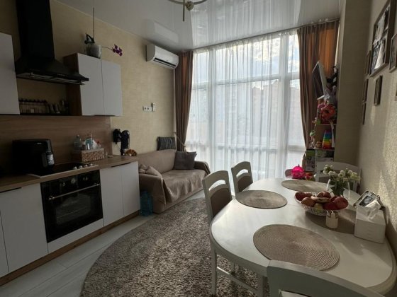 Світла однокімнатна квартира 39 м.кв. Чабаны