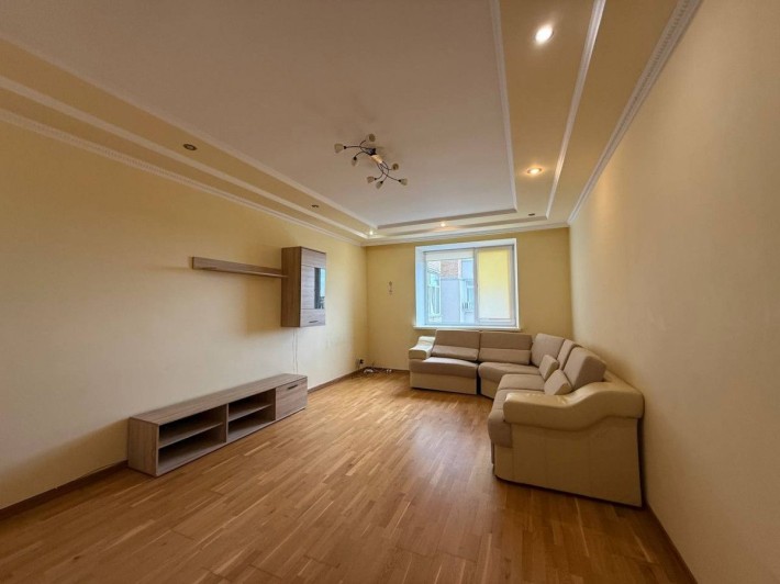 Продаж 3-кім. квартири 85.7 м.кв. Пустомити - фото 1