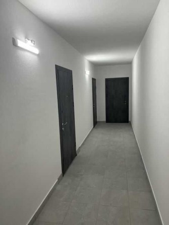 3-ком.квартира 5/9 Сахарова 85 кв.м Красный кирпич 2 санузла 2-кон.АГВ - фото 1