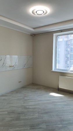 Продам 1 комн. квартиру с новым ремонтом в ЖК Маршал Сити (171-894) - фото 1