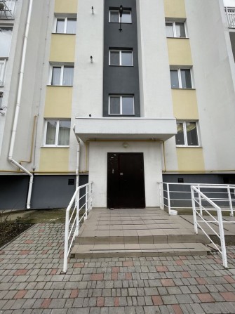 42 кв 1 ком квартира от ХОЗЯИНА в центре Молодежного - фото 1