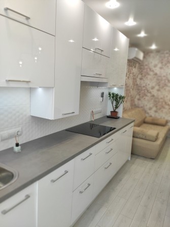 Продається квартира в новобудові з АО   меблями і технікою з підвалом - фото 1