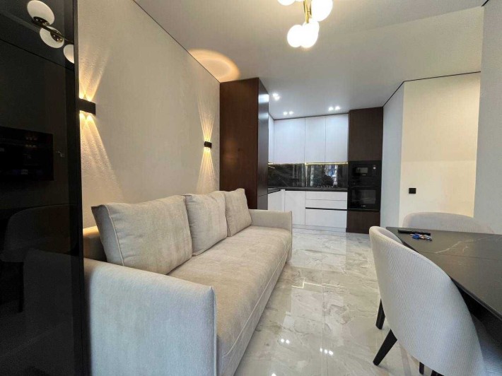 Продаж 2к квартири з ремонтом в ЖК Family Plaza - фото 1