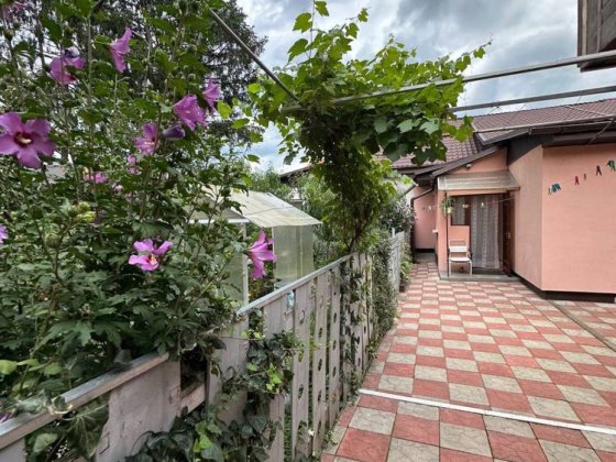 3-на квартира з  ділянкою 6 соток