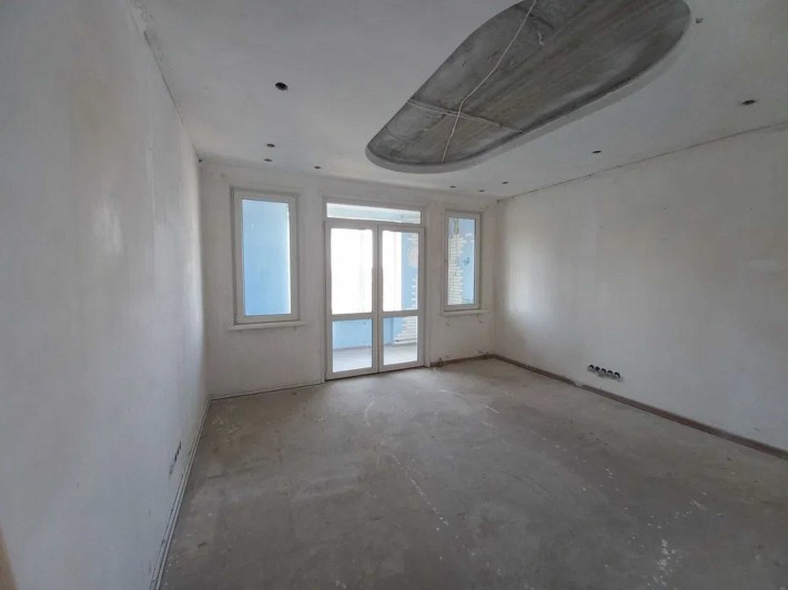 Продаж 2-кімнатної квартири з частковим ремонтом - фото 1