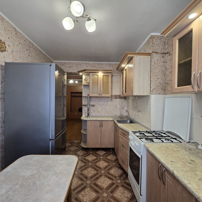 ТЕРМІНОВО продам 2 кім квартиру з і/о, площа 61 м кв - фото 1