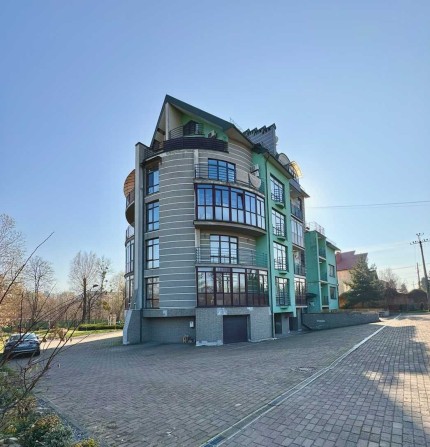 Продаж 3-км квартири із Власним двором та виходом до Річки. - фото 1