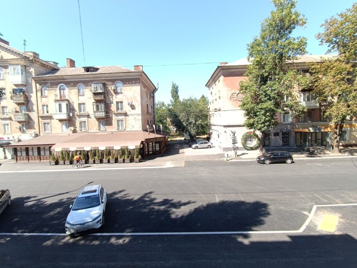 Продам 3 -х ком.кв в центре города на 97 -м квартале ул. Костенко 15 - фото 1