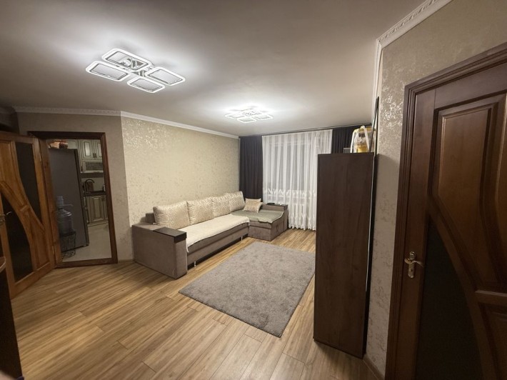 Продам велику, світлу 3-кімнатну квартиру (ЛПЗ) - фото 1