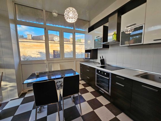 Продаётся трёхкомнатная «Сталинка» на Гданцевке по ул. Шимановского Кривой Рог