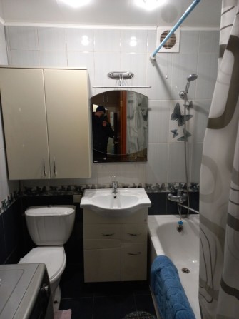 Продам ,1к.квар.с кабинетомДружба,проживает девочка 6,5т.грн+к. - фото 1