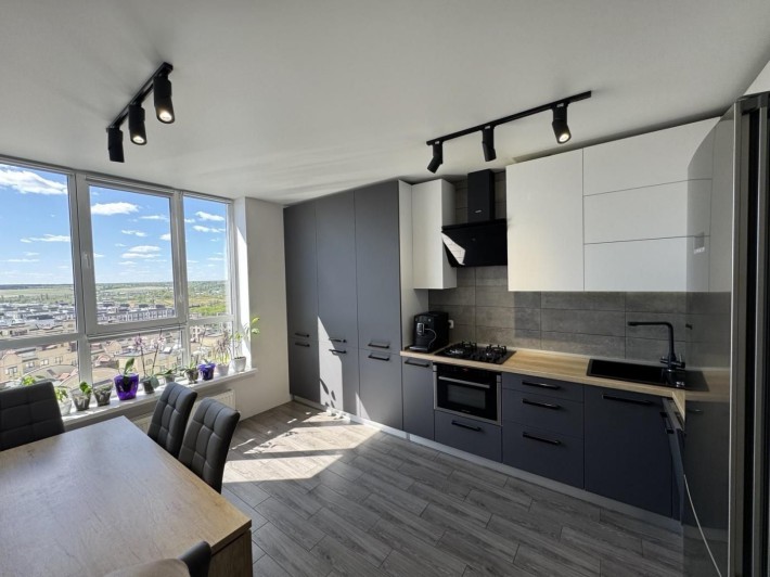 Продаж двокімнатної квартири з авторським ремонтом - фото 1