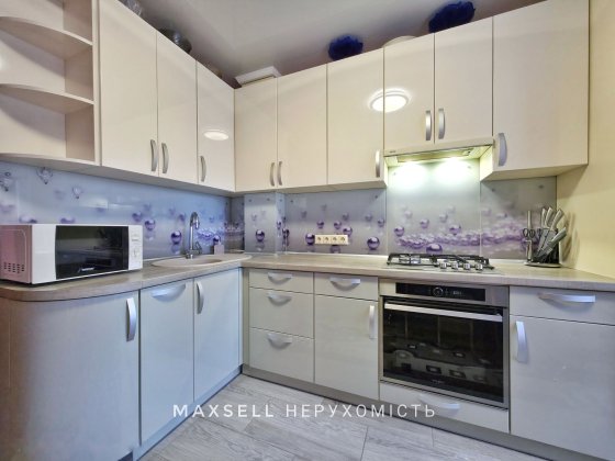 Продам 4-кімнатну квартиру біля озера Чеха Сумы