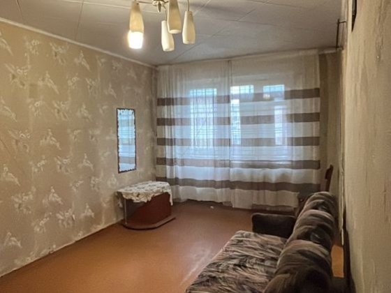 3 кімн. 173 квартал Єдуарда Фукса середина будинку. Кривой Рог