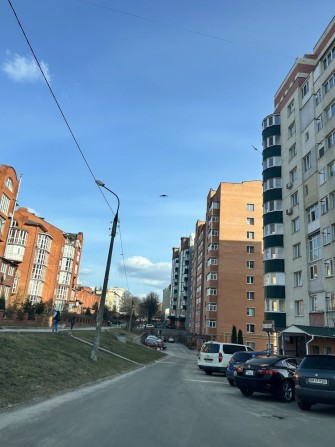 Продам 1-но комнатную квартиру рядом с парком,собственник. - фото 1