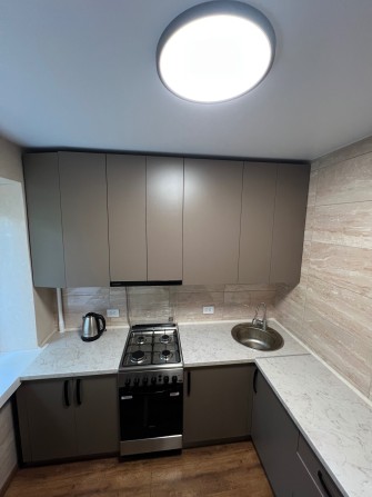 Продам 2-кімнатну квартиру в центрі! - фото 1