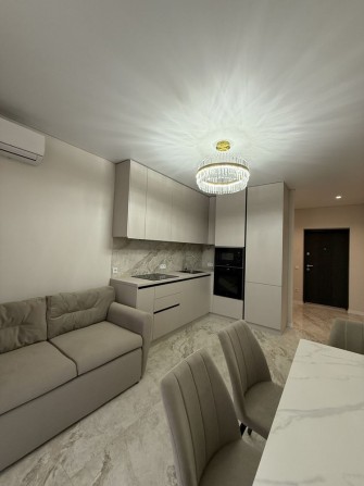 Продаж квартири по вул. Радіщева. - фото 1