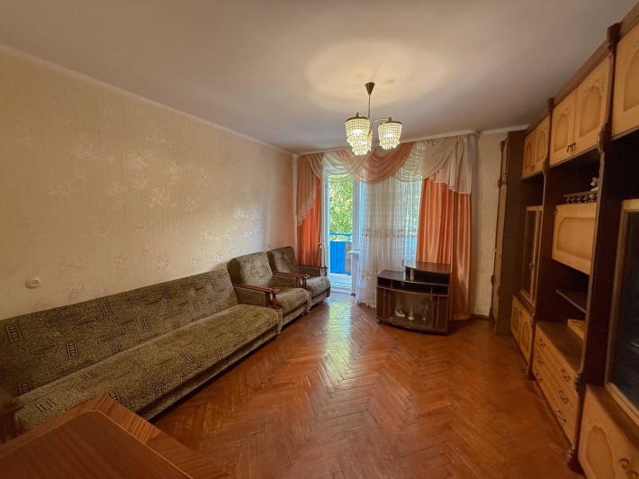 Вул. Міцкевича 5. Продам 3-кімнатну квартиру в центрі міста. - фото 1