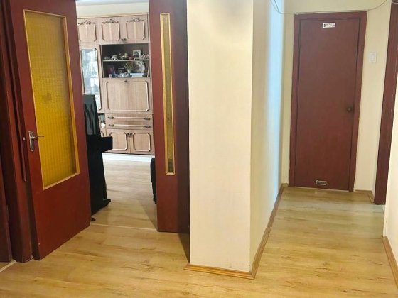 Продається 3-кімнатна квартира у хорошому районі Ужгород