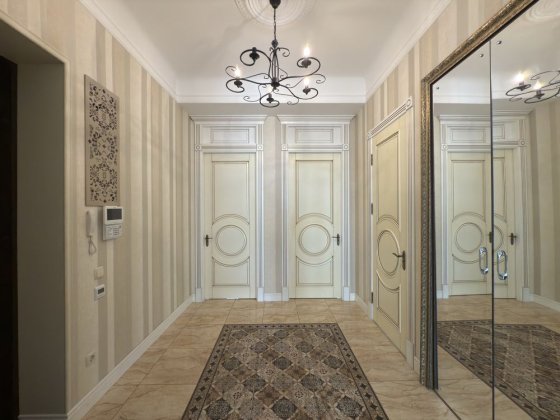 3к Центр «сталинка» (90кв) 2/3кирп, закрытый двор, а/отопление